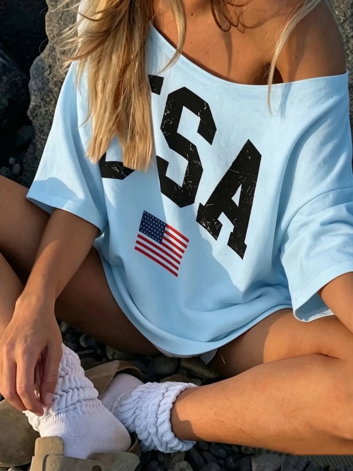 White / Pink / Blue Off-Shoulder Casual Fashion T-Shirt – Retro Y2K American Flag Print Top, perfect for summer beach and music festival outfits, full of American patriotic vibes. #Y2KVintageStyle #July4thIndependenceDay
