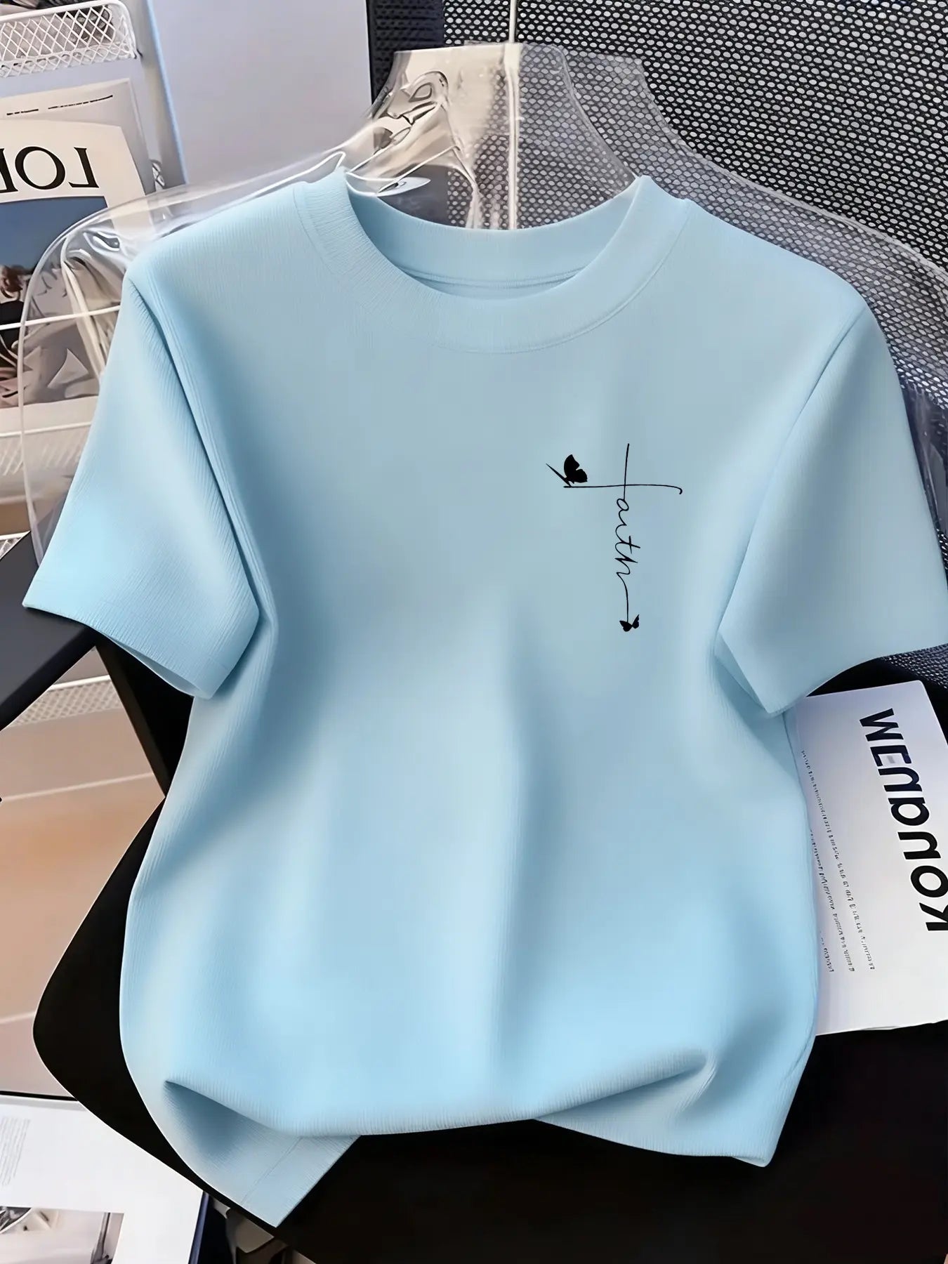 Women's Creative Geometric Iron-On Print Comfortable Loose Fit Casual Slight Stretch Round Neck T-Shirt, Stylish Everyday Daily Wear, Perfect for All Seasons