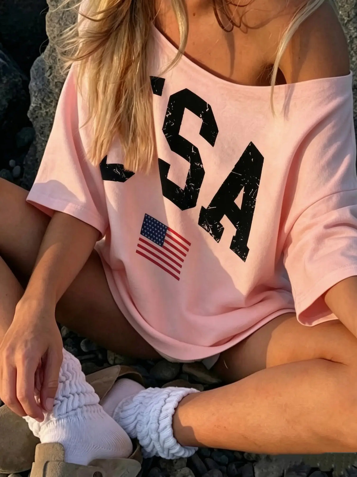 White / Pink / Blue Off-Shoulder Casual Fashion T-Shirt – Retro Y2K American Flag Print Top, perfect for summer beach and music festival outfits, full of American patriotic vibes. #Y2KVintageStyle #July4thIndependenceDay