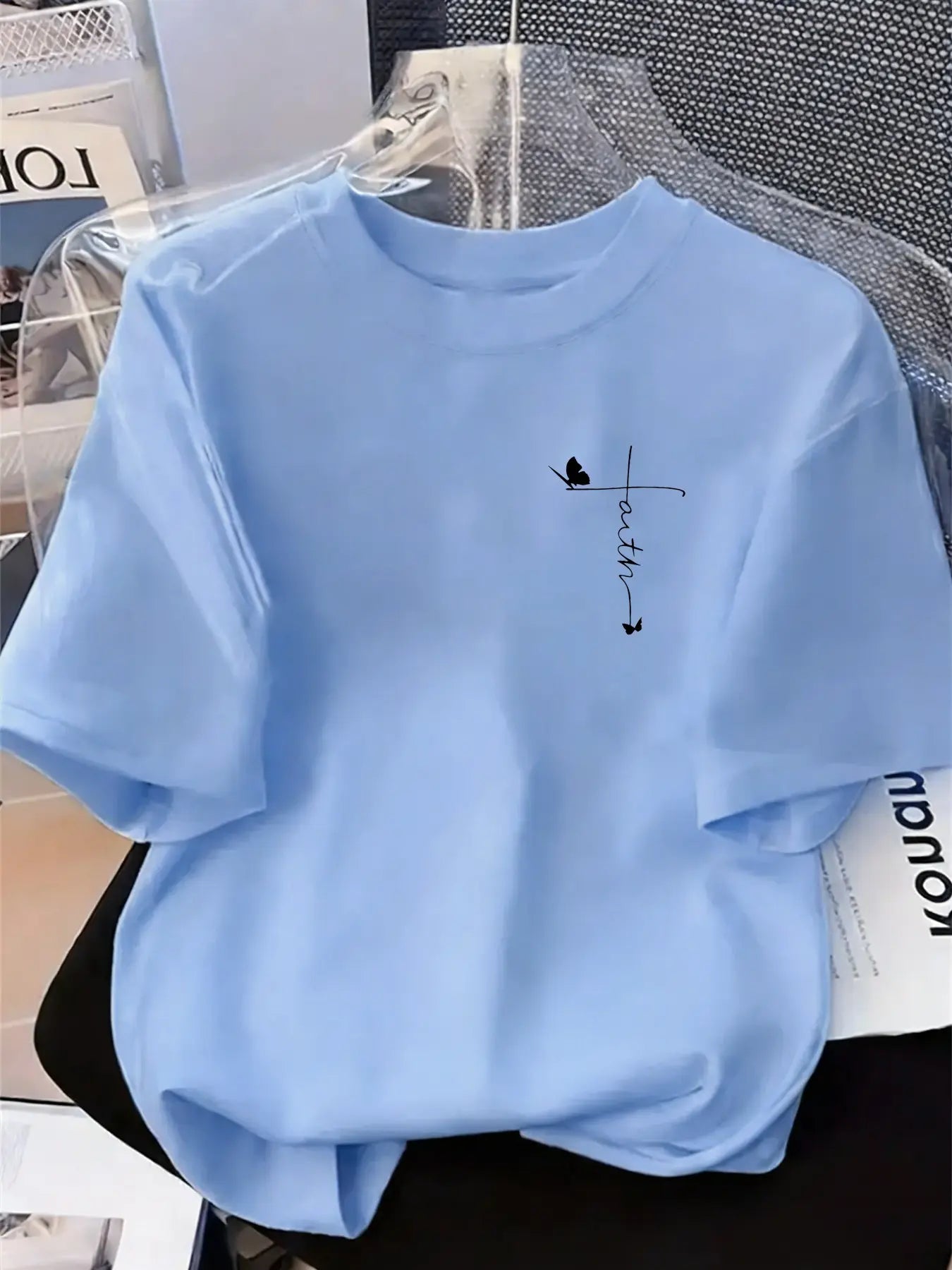 Women's Creative Geometric Iron-On Print Comfortable Loose Fit Casual Slight Stretch Round Neck T-Shirt, Stylish Everyday Daily Wear, Perfect for All Seasons