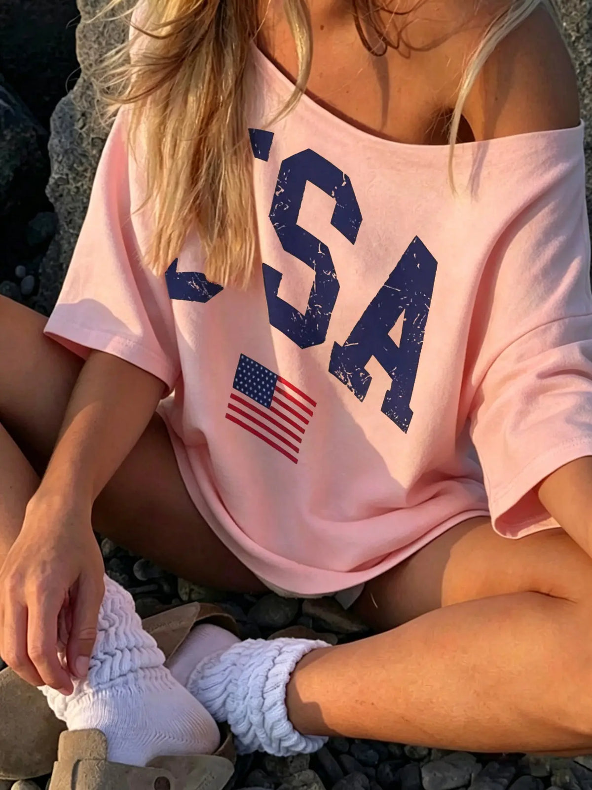 White / Pink / Blue Off-Shoulder Casual Fashion T-Shirt – Retro Y2K American Flag Print Top, perfect for summer beach and music festival outfits, full of American patriotic vibes. #Y2KVintageStyle #July4thIndependenceDay