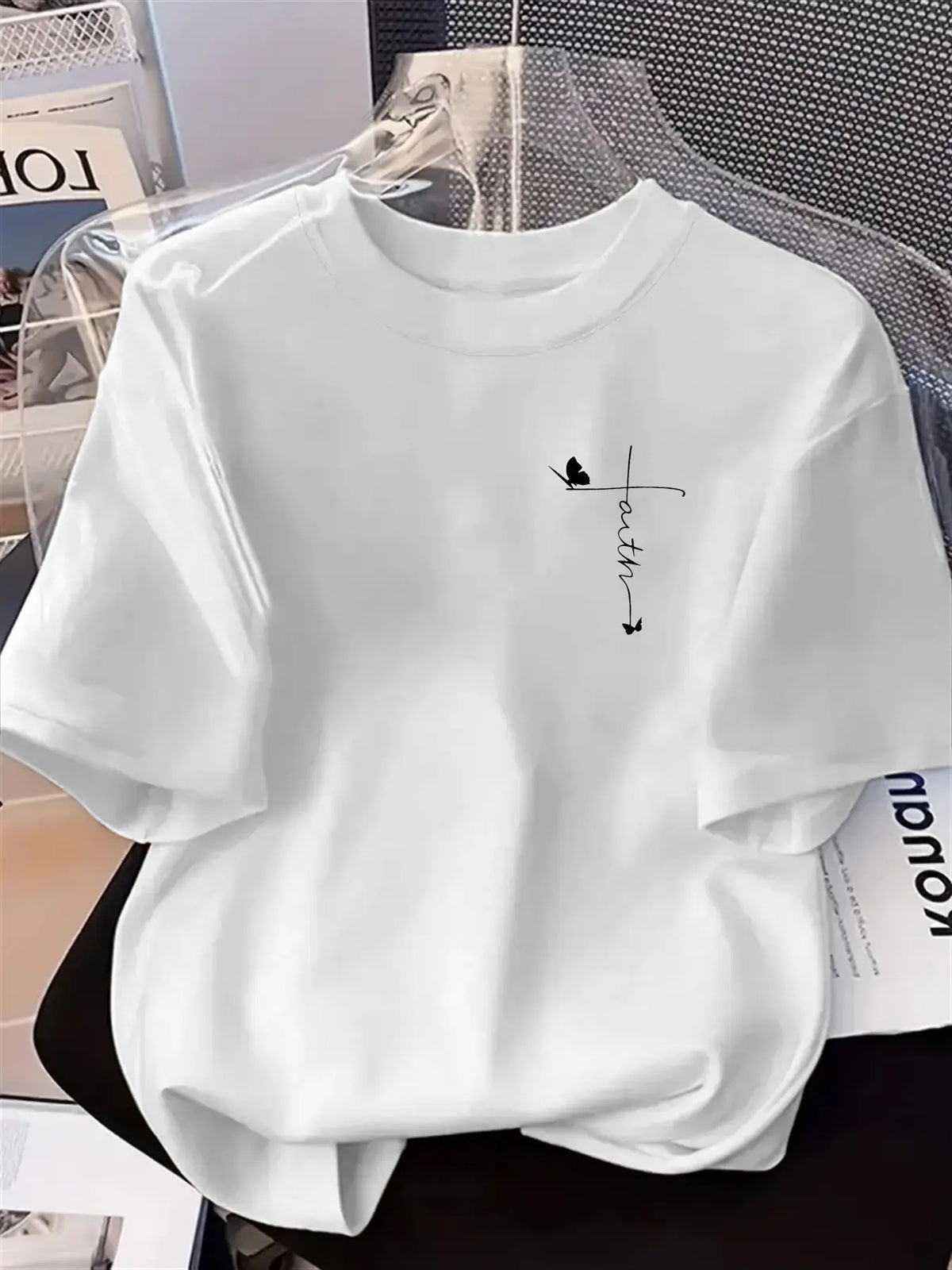 Women's Creative Geometric Iron-On Print Comfortable Loose Fit Casual Slight Stretch Round Neck T-Shirt, Stylish Everyday Daily Wear, Perfect for All Seasons