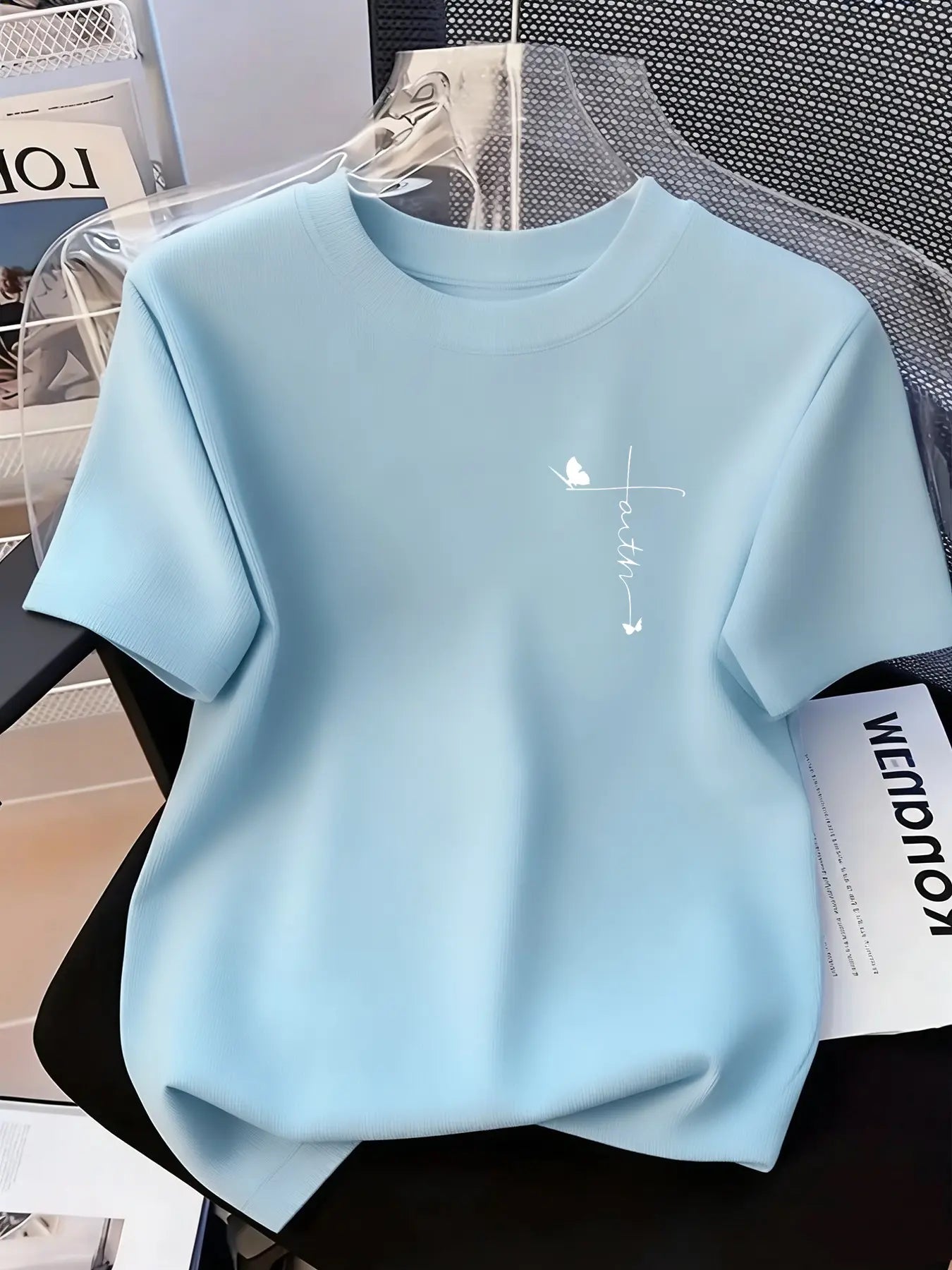Women's Creative Geometric Iron-On Print Comfortable Loose Fit Casual Slight Stretch Round Neck T-Shirt, Stylish Everyday Daily Wear, Perfect for All Seasons